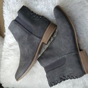 NWOT Limelight size 9 grey ankle boot